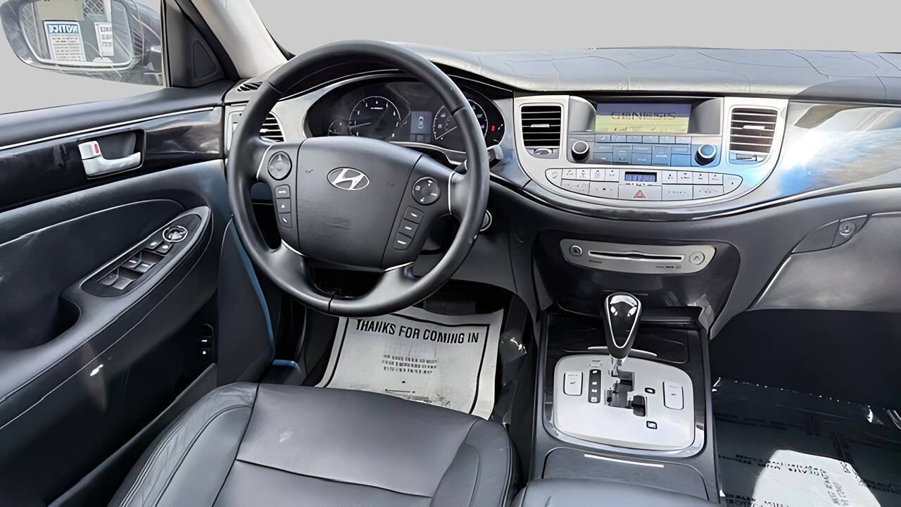 Used 2012 Hyundai Genesis 3.8 RWD image 5