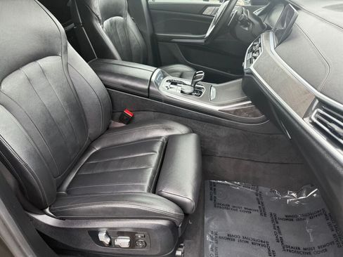Used 2022 BMW X7 xDrive40i w/ Premium Package AWD/4WD image 32