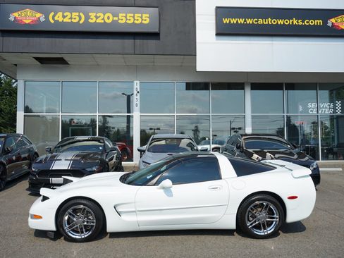 Used 1997 Chevrolet Corvette Coupe w/ Memory Pkg RWD image 3