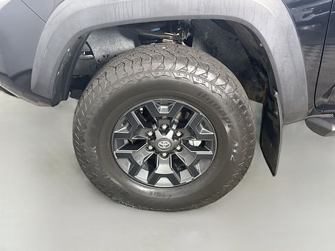 Used 2017 Toyota Tacoma TRD Off-Road w/ Tow Package (A/T) AWD/4WD image 38