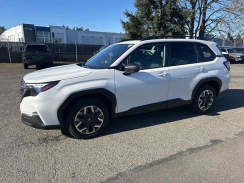 Used 2025 Subaru Forester Premium image 2