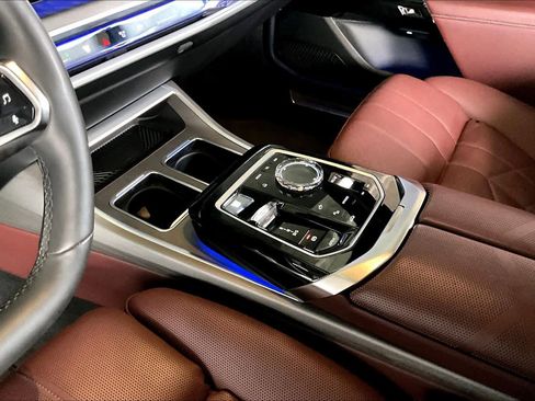 Used 2024 BMW 740i w/ Executive Package image 17