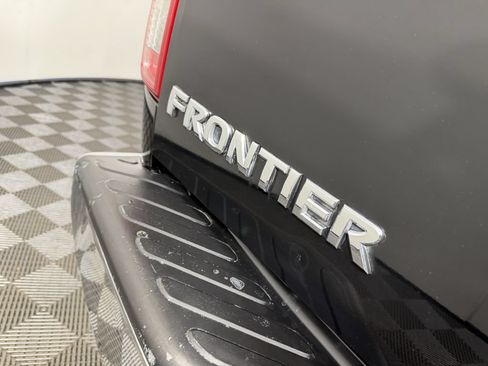 Used 2010 Nissan Frontier SE RWD image 14