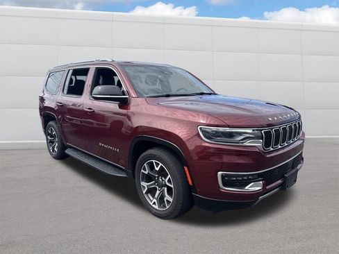 Used 2024 Jeep Wagoneer Series III AWD/4WD image 11
