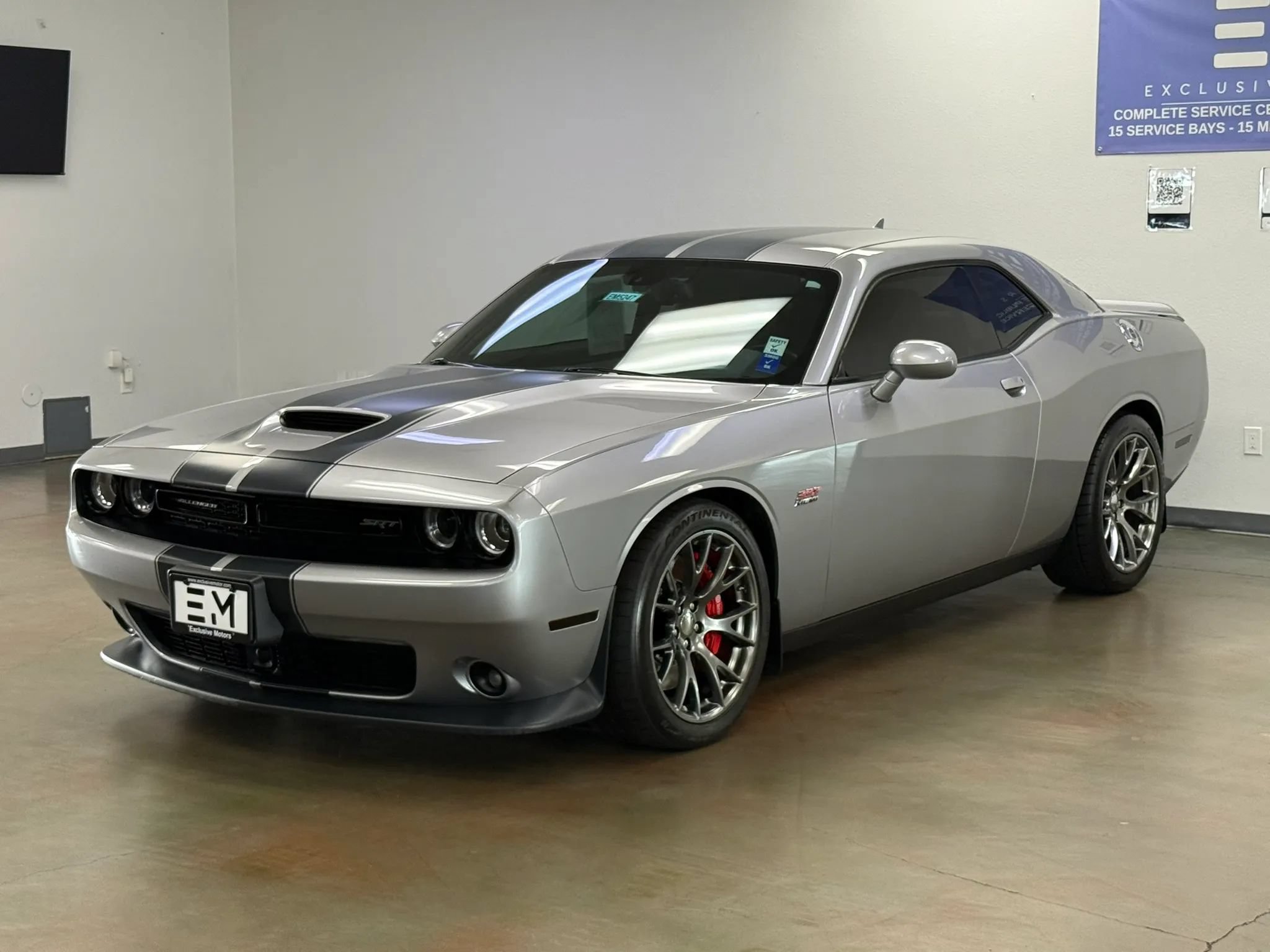 Used 2016 Dodge Challenger SRT w/ Technology Group RWD image 7