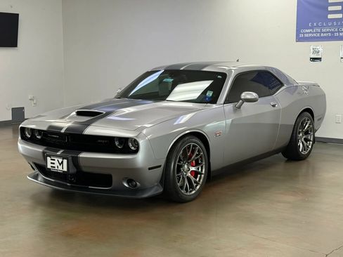 Used 2016 Dodge Challenger SRT w/ Technology Group RWD image 7