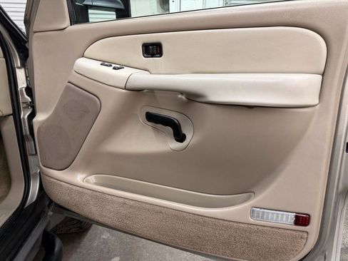 Used 2001 Chevrolet Suburban LS image 31