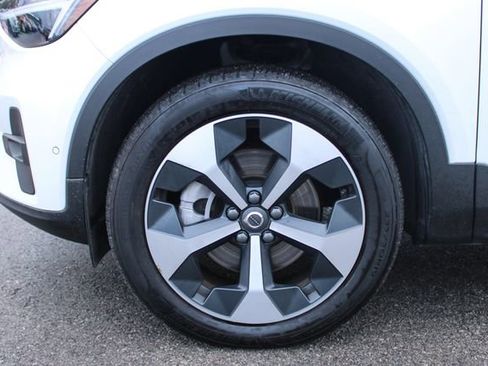 Used 2025 Volvo XC40 B5 Plus image 38