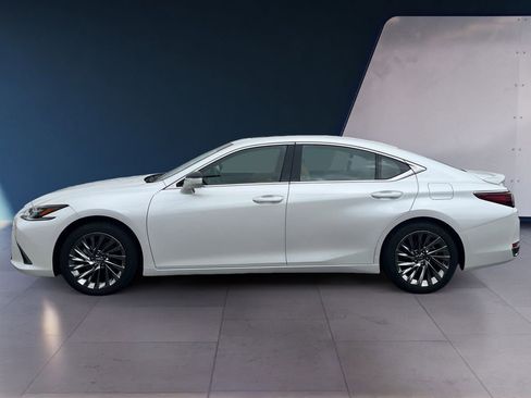 Used 2025 Lexus ES 300h Ultra Luxury image 2