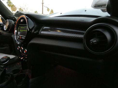 Used 2018 MINI Cooper S image 11