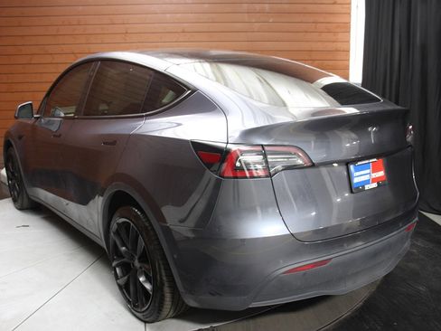Used 2020 Tesla Model Y Long Range image 17