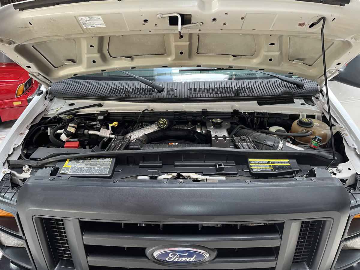 Used 2009 Ford E-350 and Econoline 350 Super Duty RWD image 25