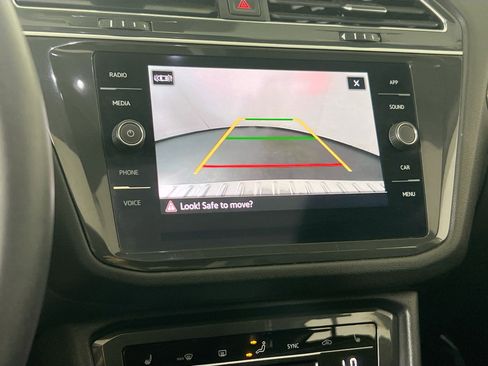 Used 2022 Volkswagen Tiguan SE image 13