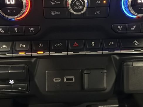 Used 2021 GMC Sierra 1500 AT4 w/ AT4 Premium Package AWD/4WD image 29