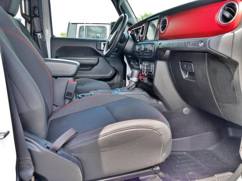 Used 2022 Jeep Wrangler Unlimited Rubicon w/ Cold Weather Group AWD/4WD image 11