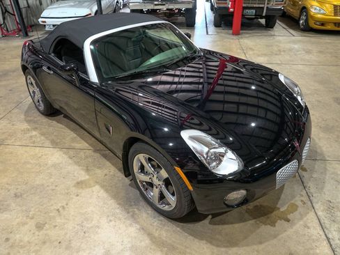 Used 2006 Pontiac Solstice Convertible w/ Premium Package RWD image 28