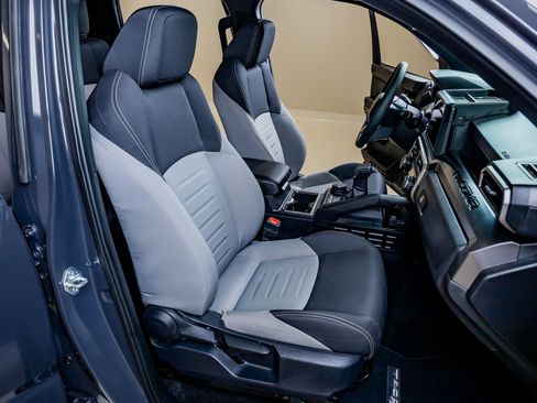 Used 2025 Toyota Tacoma TRD Off-Road image 31