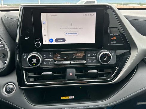 Used 2024 Toyota Highlander LE image 28