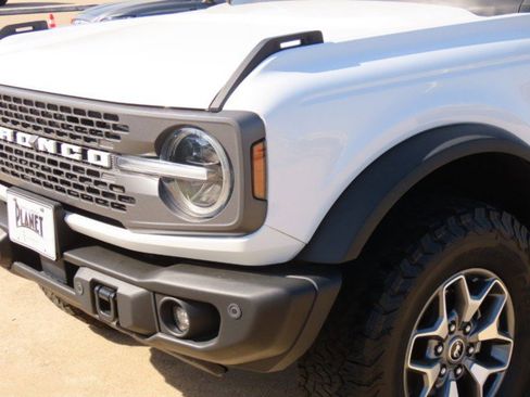 Used 2023 Ford Bronco Badlands image 3