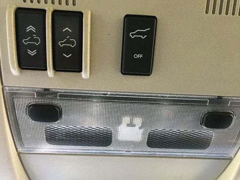 Used 2011 GMC Yukon SLT w/ SLT-2 Equipment Package image 30