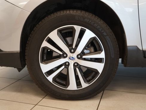 Used 2018 Subaru Outback 3.6R Limited AWD/4WD image 19