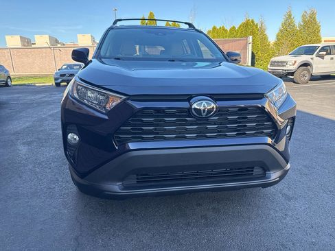 Used 2020 Toyota RAV4 XLE Premium image 5