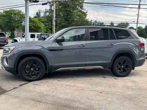 Used 2024 Volkswagen Atlas Peak Edition SEL AWD/4WD image 6