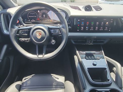 Used 2024 Porsche Cayenne Coupe AWD/4WD image 11
