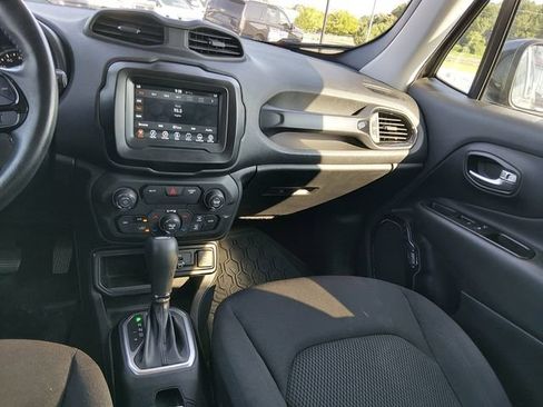 Used 2018 Jeep Renegade Altitude w/ Popular Equipment Group FWD image 11