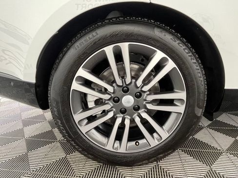 Used 2025 Land Rover Range Rover Long Wheelbase SE AWD/4WD image 17