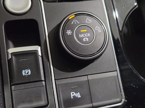 Used 2023 Volkswagen Atlas Cross Sport SE image 12