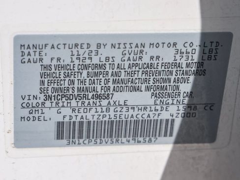 Used 2024 Nissan Kicks SR w/ SR Premium Package FWD image 32