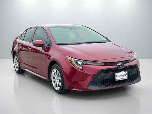 Used 2022 Toyota Corolla LE image 3