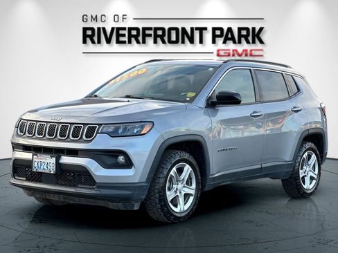 Used 2024 Jeep Compass Latitude image 7