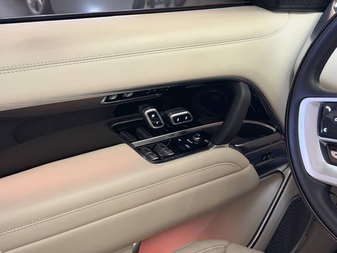 Used 2024 Land Rover Range Rover Autobiography image 38