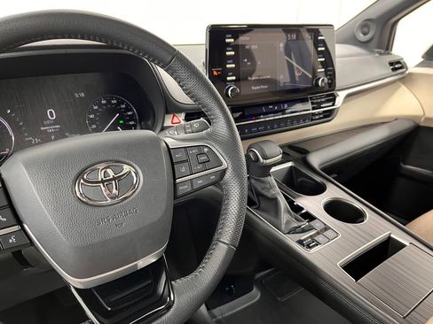 Used 2021 Toyota Sienna AWD image 25