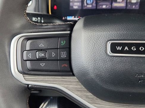 Used 2023 Jeep Wagoneer L Series II image 41