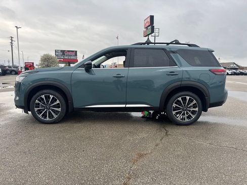 New 2026 Nissan Pathfinder Platinum image 3