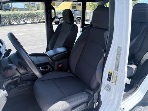 Used 2023 Jeep Wrangler Unlimited Sport image 15
