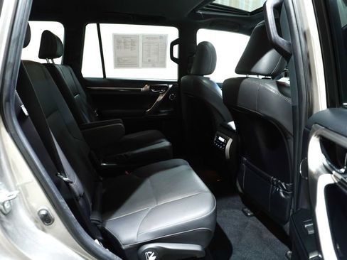 Used 2022 Lexus GX 460 Premium w/ Accessory Package AWD/4WD image 17