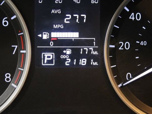 Used 2023 Nissan Kicks S FWD image 5