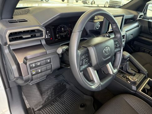 Used 2025 Toyota 4Runner SR5 AWD/4WD image 4