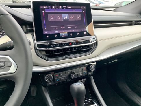 Used 2025 Jeep Compass Limited image 18