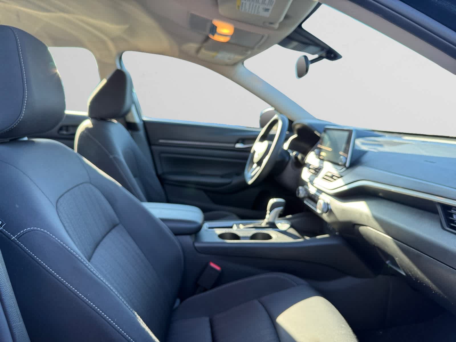Used 2025 Nissan Altima 2.5 SV FWD image 15