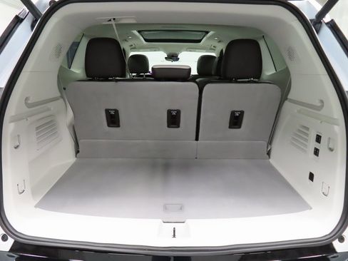 Used 2025 GMC Acadia Denali image 41