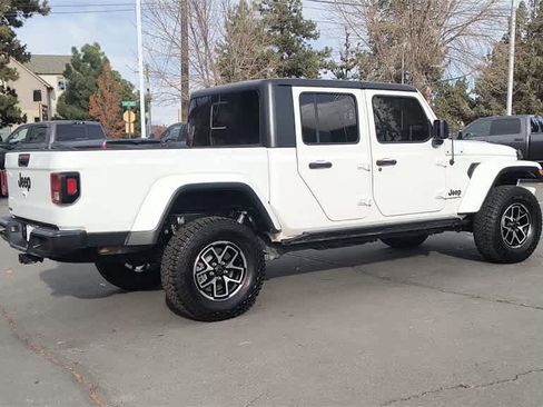 Used 2023 Jeep Gladiator Sport image 9