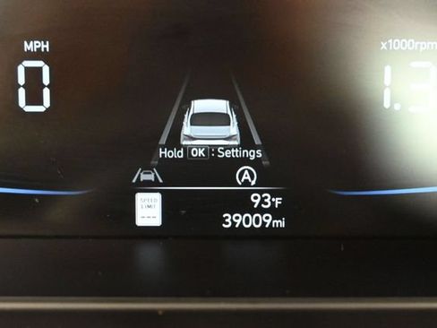 Used 2025 Hyundai Elantra SE FWD image 37