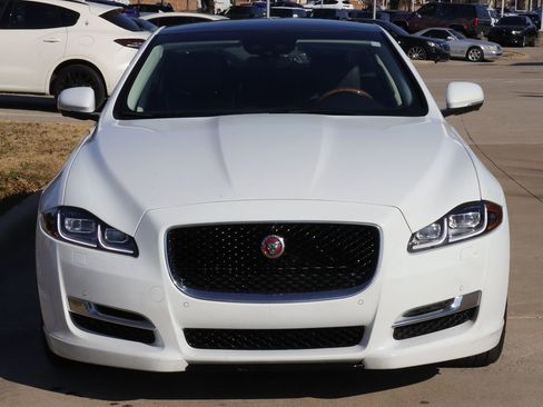 Used 2018 Jaguar XJ R-Sport image 4