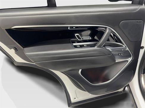 Used 2023 Land Rover Range Rover SE image 35