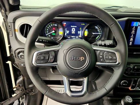 Used 2025 Jeep Wrangler Unlimited Sahara AWD/4WD image 12